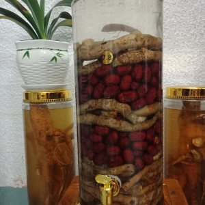 Rượu Tứn Khửn+Táo đỏ Rượu Tứn Khửn+Táo đỏ